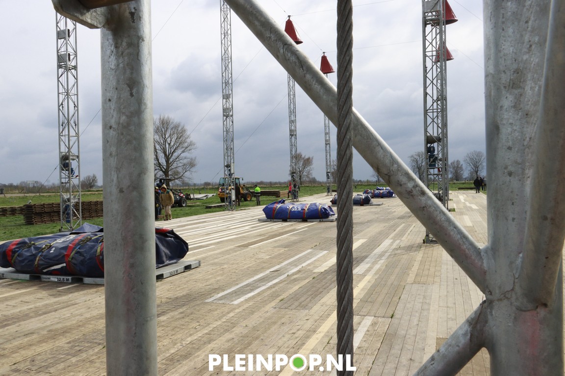 VRIJDAG 1 APRIL      (42)